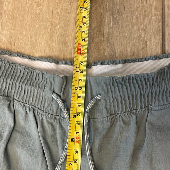 Athleta Trekkie Straight Crop Pants Size 8 Gray Nylon Stretch Hiking Travel - Picture 7 of 10